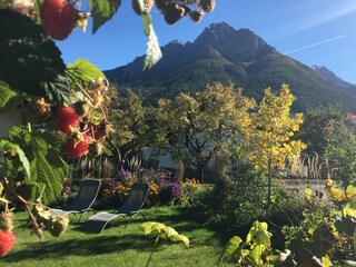 Gemütlicher Garten vor dem Haus