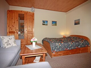 Apartment Warin Features 15
