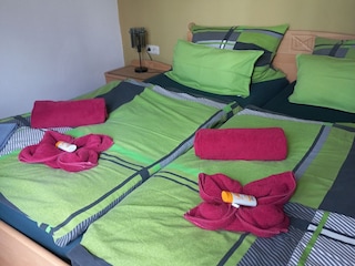 Schlafzimmer 1