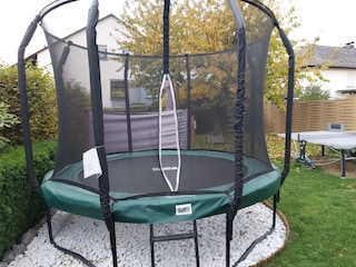 neues hochwertiges Trampolin