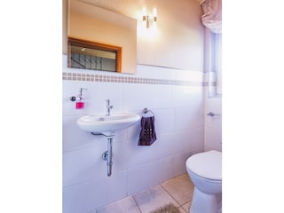 Gäste-WC der 4 Sterne Ferienwohnung Zum Mensfelder Kopf