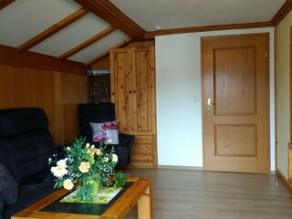 Wohnzimmer mit Schrank