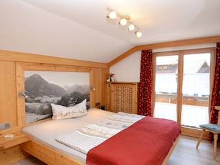 Schlafzimmer mit Balkontüre