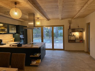 Wohnzimmer mit integrierter Küche