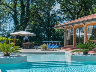 Villa Micol – Pool with a shallow end