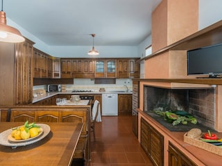 Villa Micol – Kitchen with dining table