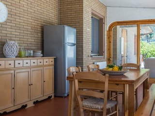 Villa Micol – Wrap-around porch with dining table