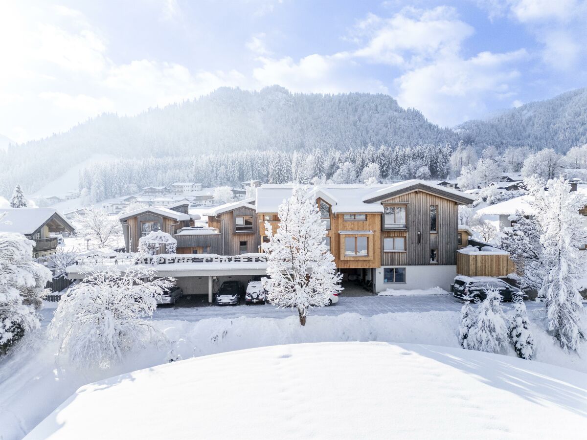 In Schnee gehüllte Alpegg Chalets.