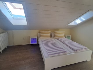 Schlafzimmer GELB (Bett 180x200 cm)