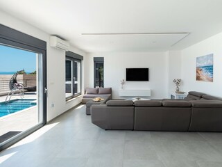 Das Wohnzimmer mit Terrassenausgang