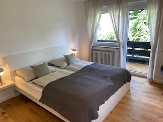 Schlafzimmer 1 mit Balkon