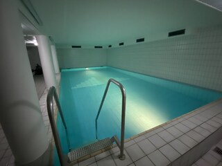 beheiztes Hallenschwimmbad (kostenlos)