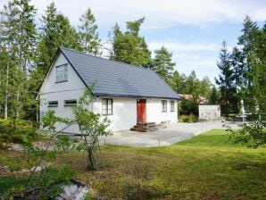 Holiday house 4 person holiday home in SLITE - Lärbro - image1