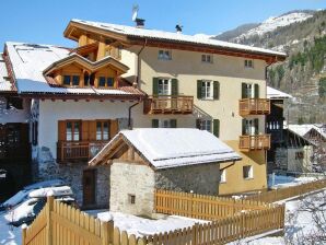 Vakantiepark Appartement in Pelizzano met betaalde sauna - Tussenverdieping - image1