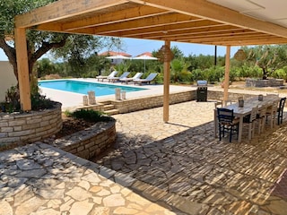 Villa Carla - Durchblick zum Pool