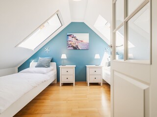 Schlafzimmer 3 - 2x Einzelbetten 90x200 und TV