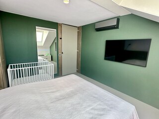 Schlafzimmer mit Doppelbett