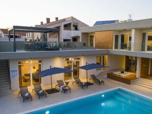 Villa Luxury villa Mary Lou with pool and spa area