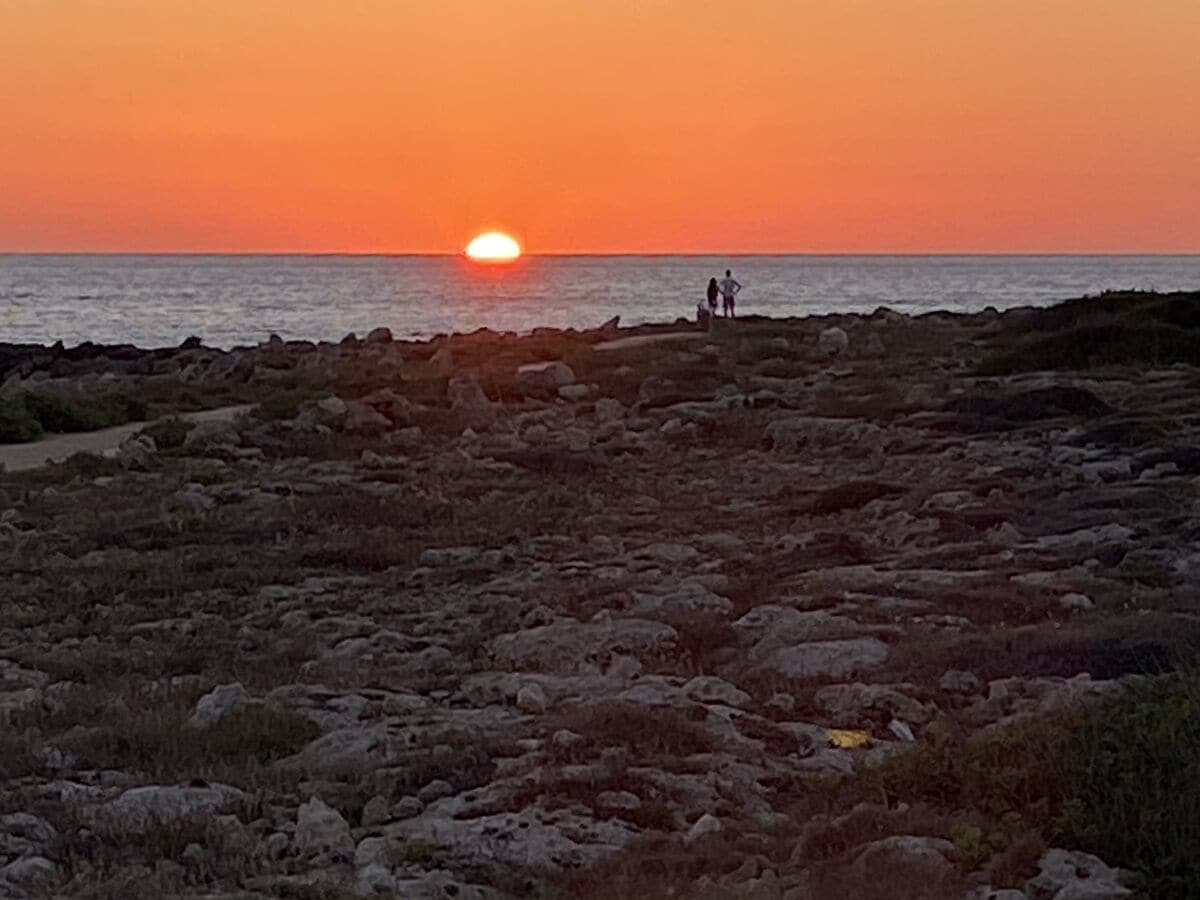 Spazierweg der Felsenküste entlang ab Posto Rosso