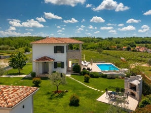 Beautiful Villa Marika with pool in Vizinada - Lašići - image1