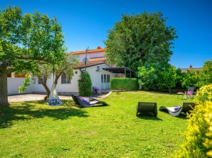 Beautiful Villa Simona with garden in Medulin - Ližnjan - image1