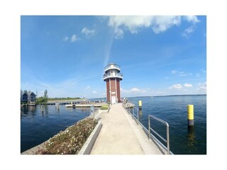 Leuchtturm am Hafen