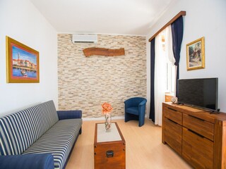 Apartment Molunat Features 4