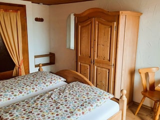 Schlafzimmer 2 (Doppelbett)