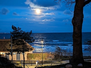 Vollmond über Meer