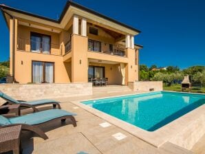 Holiday apartment Villa Cecilia with pool - Nenadići - image1