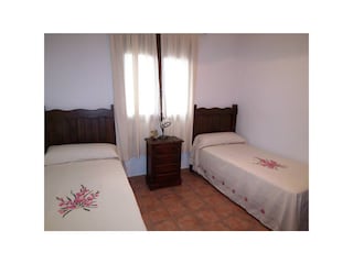 Schlafzimmer mit zwei Einzelbetten 2