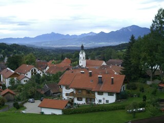 Bad Kohlgrub mit Blick ins Gebirge