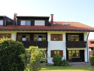 unser Süd-Balkon im ersten Stock, im Bild links