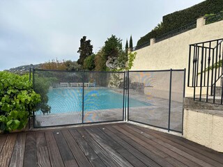 Poolzaun kann aufgestellt werden