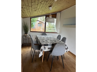 Esszimmer mit Morgensonne