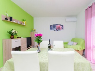 Apartment Lopar Features 10