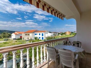 Apartment Lopar Features 13