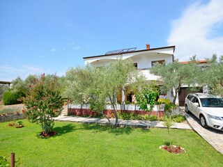 Apartment Kornić Außenaufnahme 5