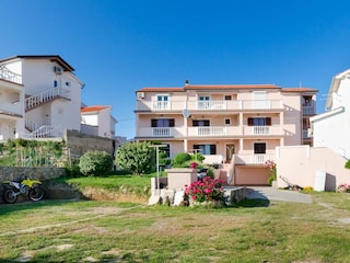 Apartment Lopar Features 15