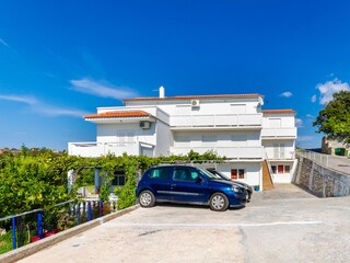 Apartment Lopar Features 9