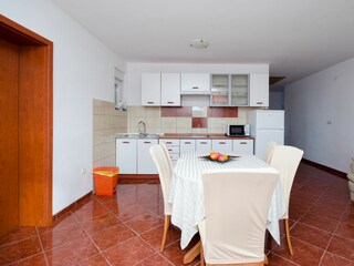 Apartment Lopar Features 13