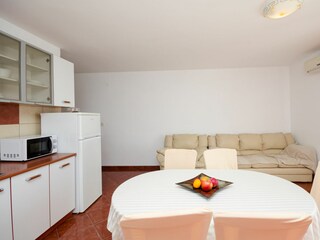 Apartment Lopar Features 12