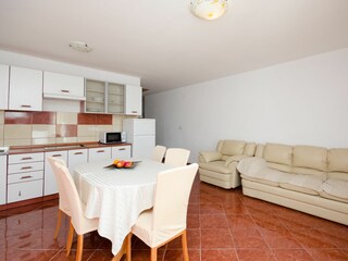 Apartment Lopar Features 13