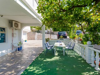 Apartment Lopar Features 14