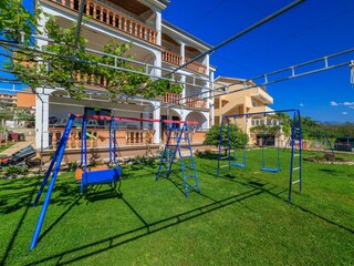 Apartment Lopar Features 13