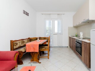 Apartment Lopar Features 12