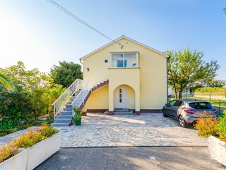 Apartment Lopar Features 3