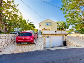 Apartment Lopar Features 9