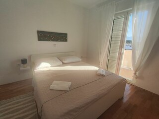 Apartment Lopar Features 18