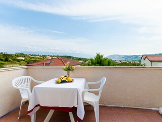 Apartment Lopar Features 13